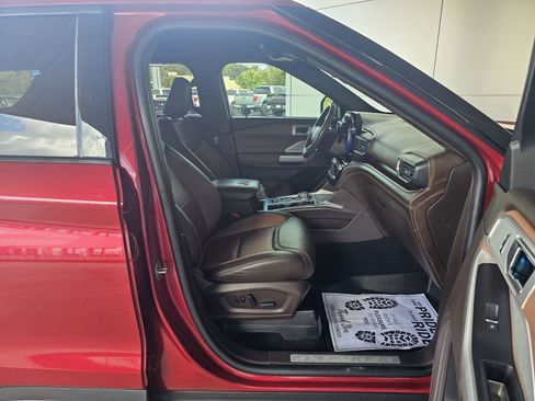 Used 2022 Ford Explorer King Ranch w/ Premium Technology Package image 12