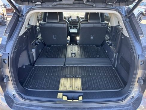 Used 2023 Toyota Highlander XLE image 32