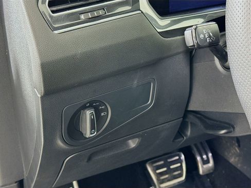 Used 2022 Volkswagen Tiguan SE R-Line image 13