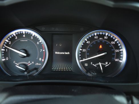 Used 2016 Toyota Highlander XLE AWD/4WD image 13