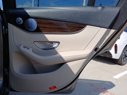 Used 2020 Mercedes-Benz GLC 300 image 11