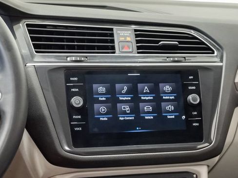 Used 2024 Volkswagen Tiguan SE FWD image 17