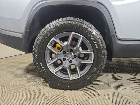 Used 2023 Rivian R1T Launch Edition image 12