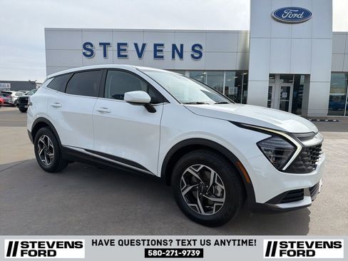 Used 2024 Kia Sportage LX image 1