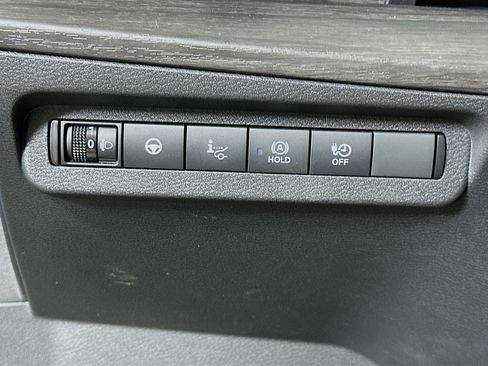 Used 2024 Nissan Ariya AWD image 17
