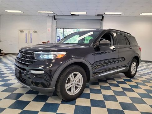 Used 2021 Ford Explorer XLT w/ Equipment Group 202A image 3