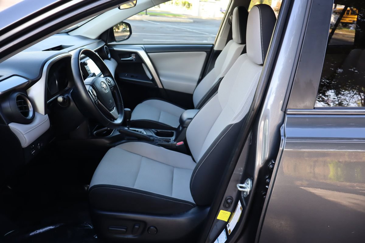 Used 2018 Toyota RAV4 XLE w/ Convenience Package AWD/4WD image 19
