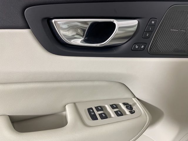 Certified 2025 Volvo XC60 T8 Plus w/ Protection Package AWD/4WD image 30