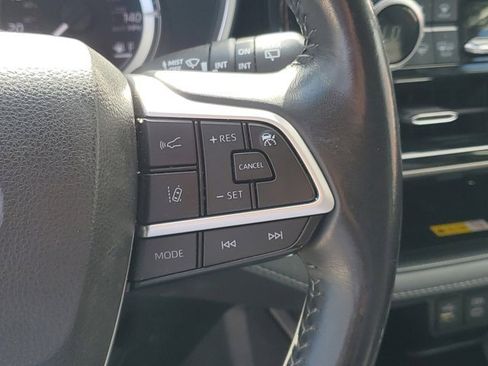 Used 2023 Toyota Highlander XLE image 23