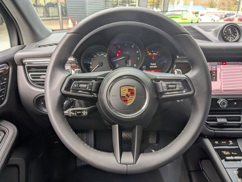 Certified 2026 Porsche Macan AWD/4WD image 15