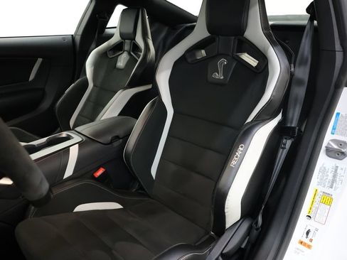 Used 2022 Ford Mustang Shelby GT500 w/ Carbon Fiber Track Pack RWD image 91