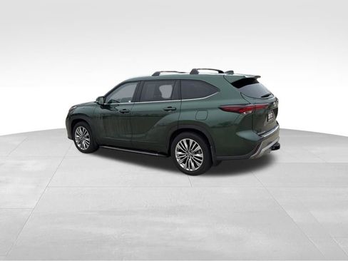 Used 2025 Toyota Highlander Platinum image 9