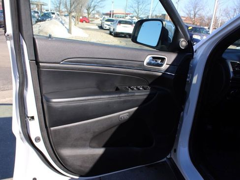 Used 2019 Jeep Grand Cherokee Limited image 19