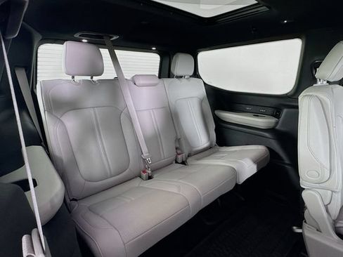 New 2026 Jeep Grand Wagoneer Limited AWD/4WD image 32