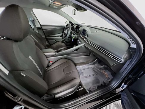 Certified 2025 Hyundai Elantra SE FWD image 27
