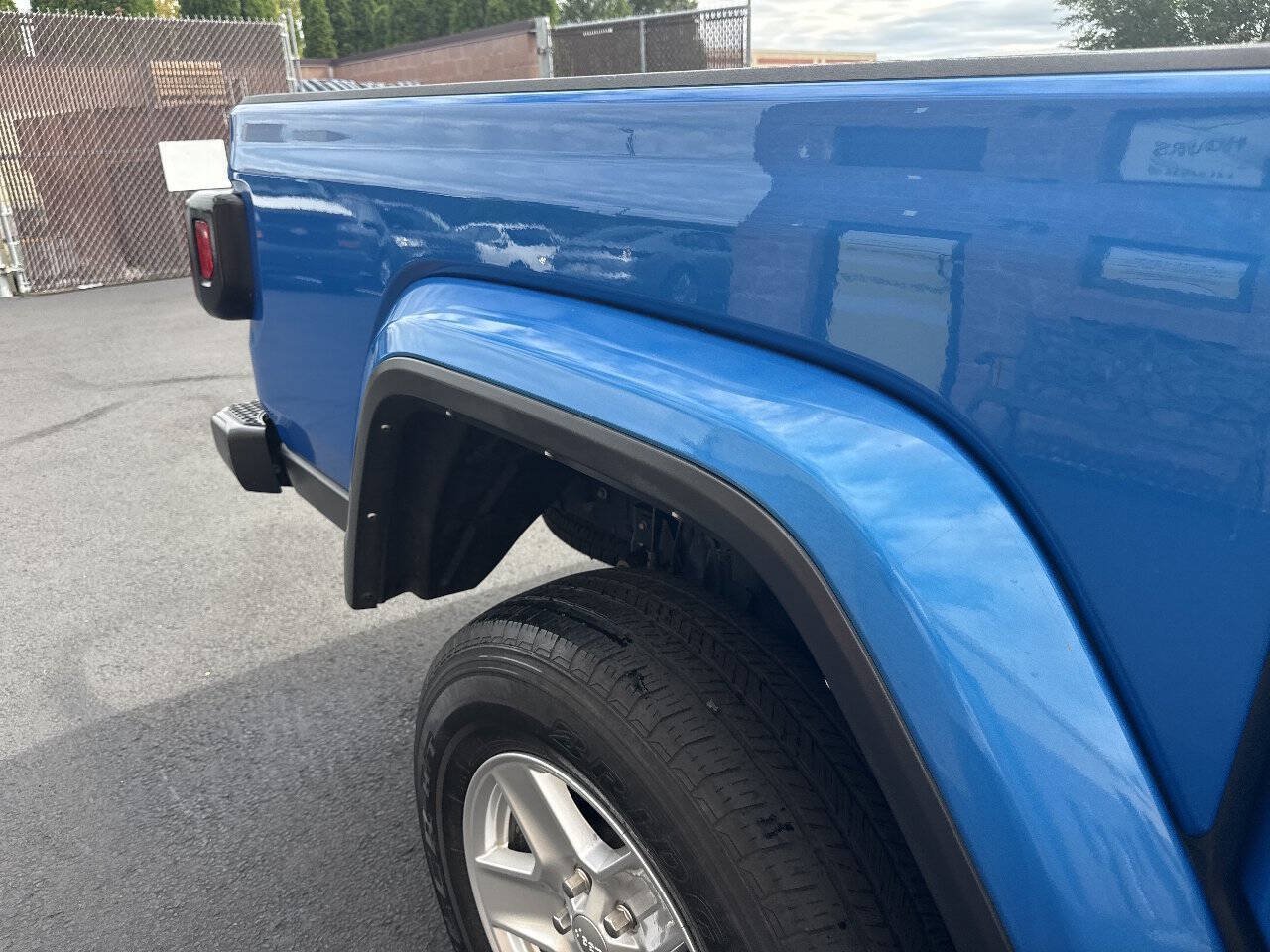 Used 2022 Jeep Gladiator Sport AWD/4WD image 15
