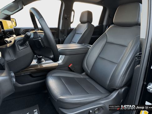 Used 2026 Chevrolet Silverado 1500 LT Trail Boss w/ LT Trail Boss Premium Package AWD/4WD image 10