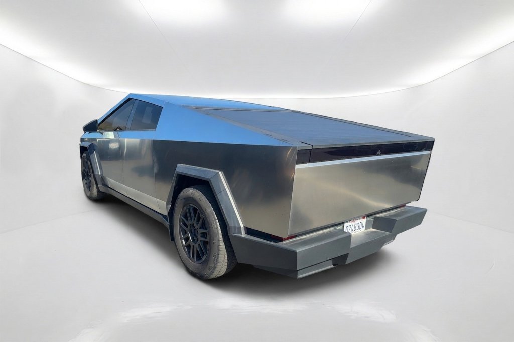 Used 2024 Tesla Cybertruck AWD Crew Cab image 8
