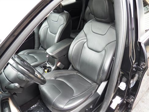 Used 2018 Jeep Cherokee Limited AWD/4WD image 11