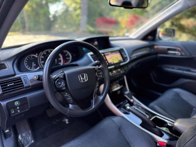 Used 2017 Honda Accord EX-L image 10