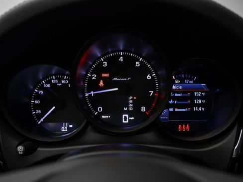 New 2025 Porsche Macan Turbo image 33