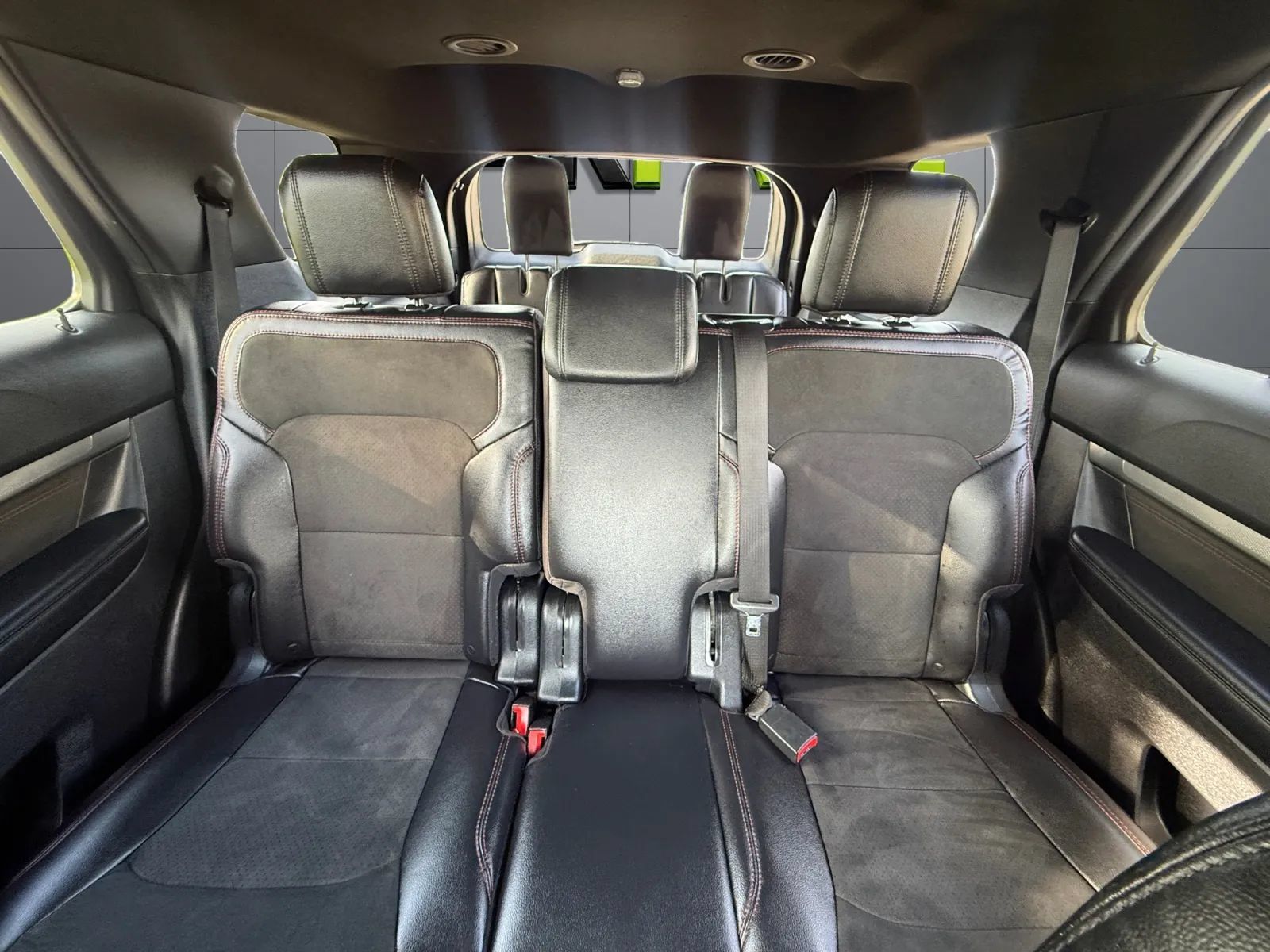 Used 2019 Ford Explorer XLT w/ Equipment Group 202A AWD/4WD image 38
