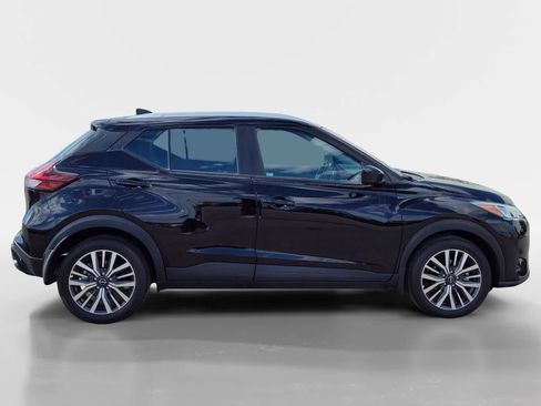 Used 2023 Nissan Kicks SV image 6