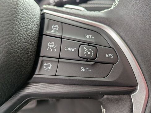 New 2025 Jeep Grand Cherokee Altitude image 17