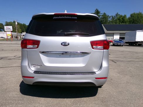 Used 2018 Kia Sedona L image 4