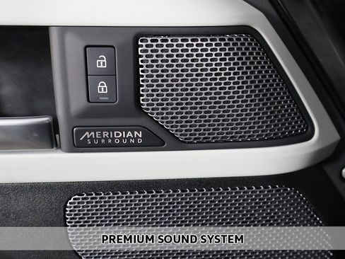 Used 2024 Land Rover Defender 110 SE image 4