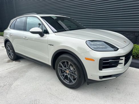 Certified 2025 Porsche Cayenne E-Hybrid AWD/4WD image 11