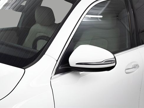 Used 2025 Mercedes-Benz GLB 250 image 10