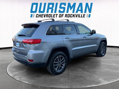 Used 2019 Jeep Grand Cherokee Laredo w/ Laredo X Package image 6