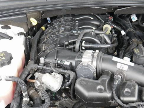 Used 2023 Jeep Grand Cherokee Altitude image 9