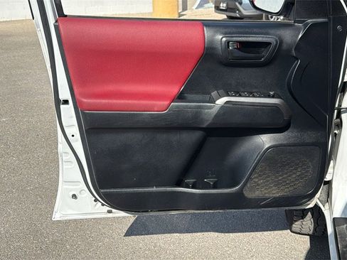 Used 2018 Toyota Tacoma SR5 image 8