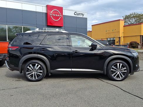 Used 2025 Nissan Pathfinder Platinum AWD/4WD image 8