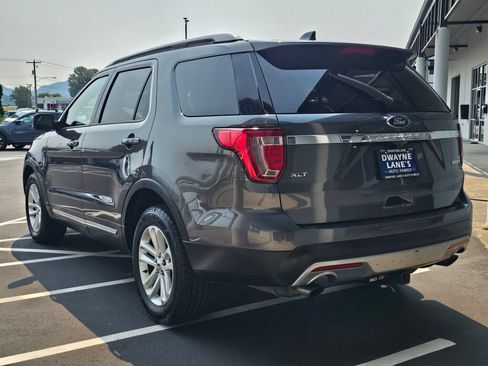 Used 2017 Ford Explorer XLT FWD image 3