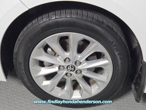 Used 2022 Toyota Corolla LE w/ LE Premium Package FWD image 9