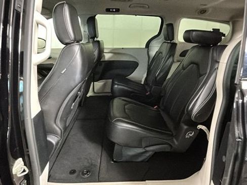 Used 2024 Chrysler Pacifica Touring-L FWD image 26