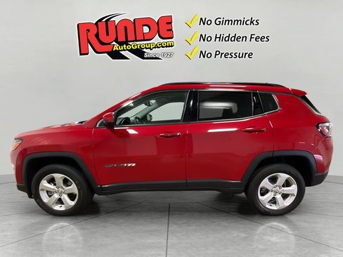 Used 2018 Jeep Compass Latitude w/ Popular Equipment Group AWD/4WD image 3