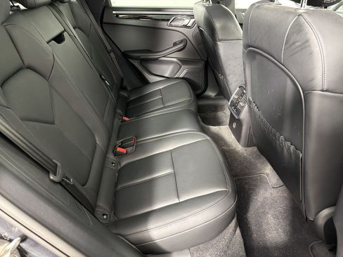 Certified 2024 Porsche Macan AWD/4WD image 30