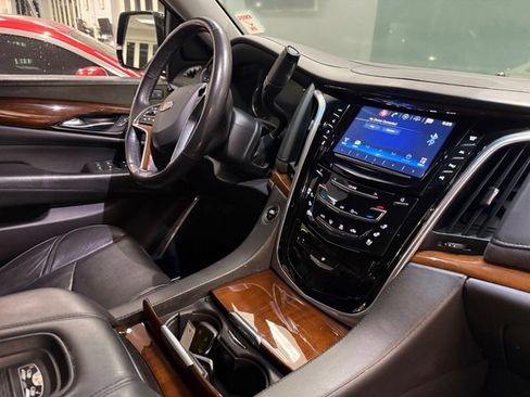 Used 2019 Cadillac Escalade Luxury image 15