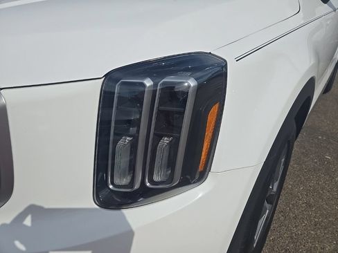Certified 2024 Kia Telluride LX FWD image 11