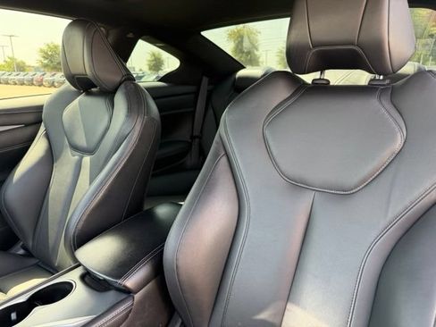 Used 2018 INFINITI Q60 2.0t w/ Moonroof Package RWD image 10