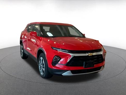Used 2026 Chevrolet Blazer LT AWD/4WD image 3