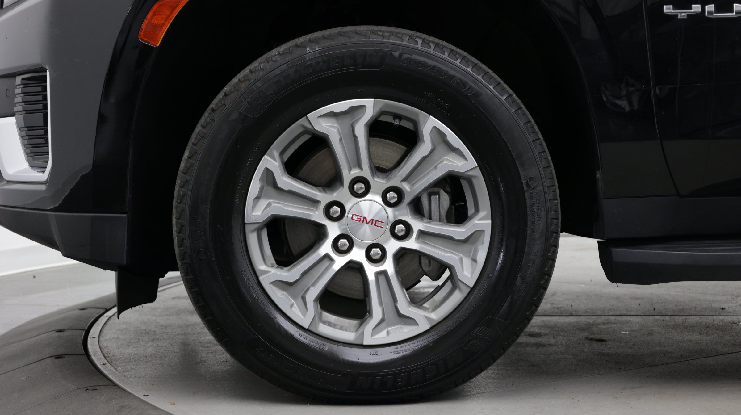 Used 2024 GMC Yukon XL SLE w/ Gmc Pro Safety Plus Package RWD image 8