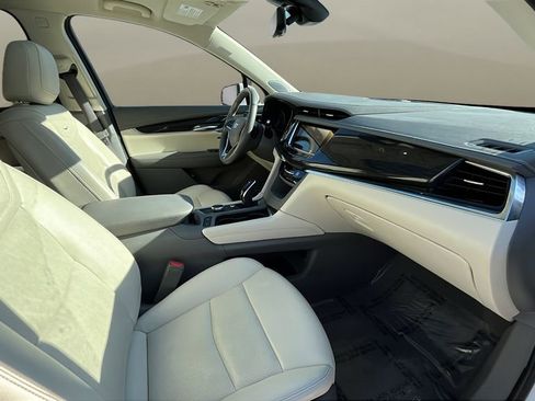 Used 2022 Cadillac XT6 Premium Luxury w/ Technology Package image 10