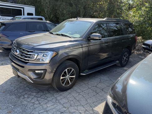 Used 2019 Ford Expedition XLT w/ Equipment Group 202A AWD/4WD image 5