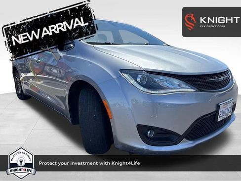 Used 2020 Chrysler Pacifica Limited w/ S Appearance Package FWD image 1