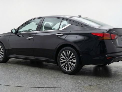 Used 2025 Nissan Altima 2.5 SV image 6